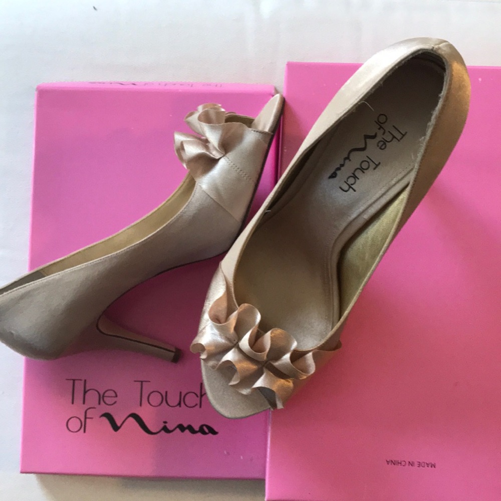 NIB size 8.5 gold heels 👠